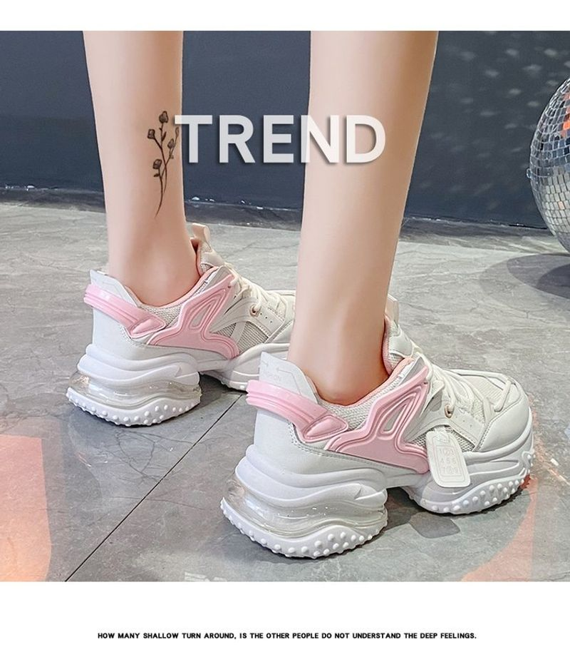 p7Daddy 2023 autunno inverno nuovi sport e tempo libero da donna con la suola spessa che mostrano i piedi piccole scarpe_voghion.com