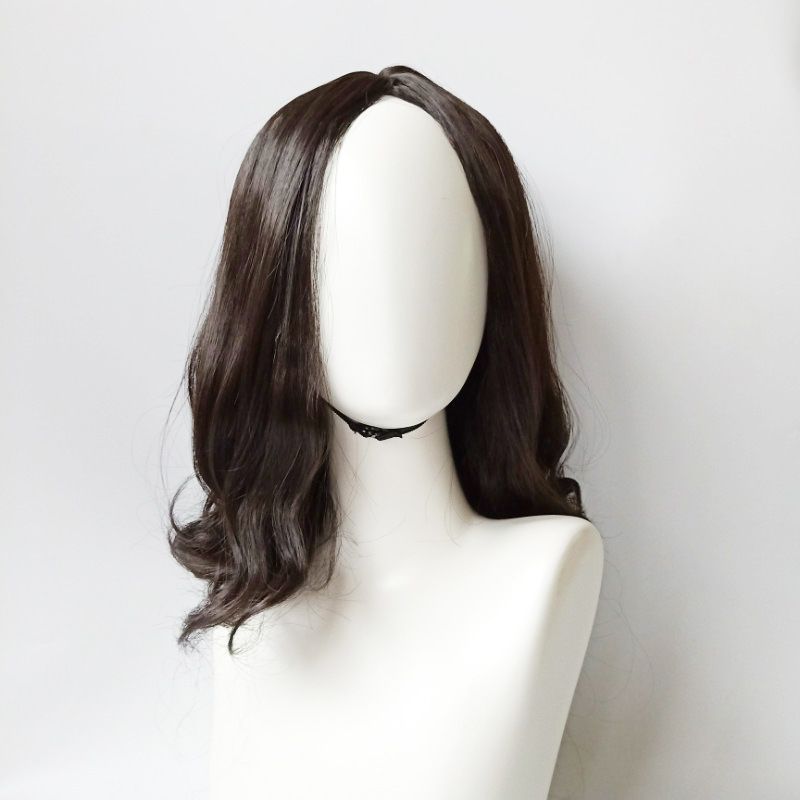 Perruque femme cheveux mi-longs avec frange et cheveux longs bouclés mécanisme coiffure en fibre chimique_voghion.com