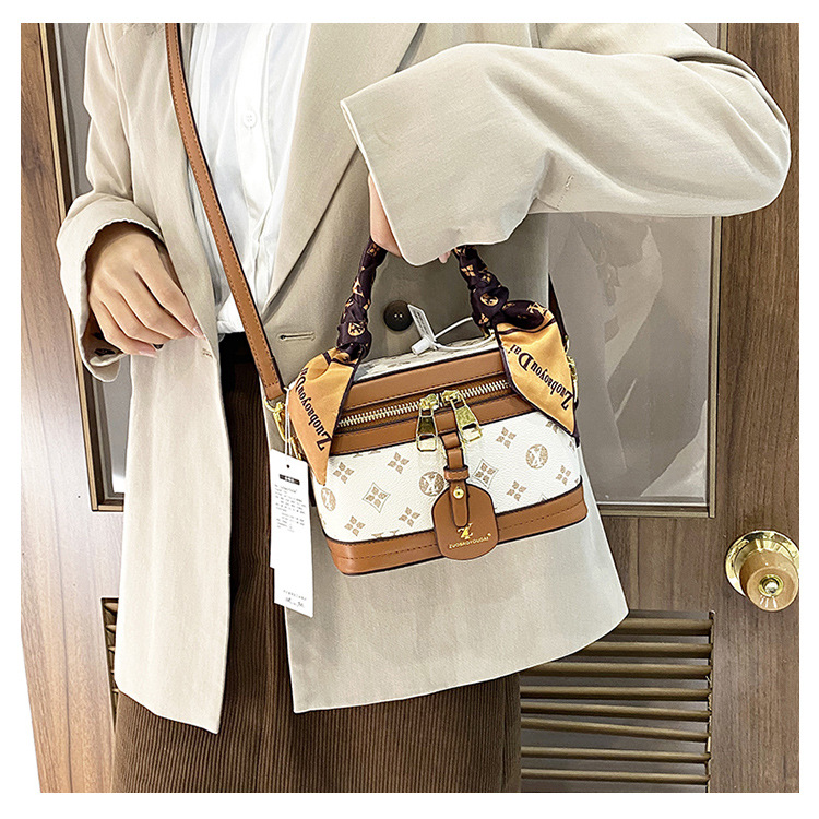 Alta calidad para las mujeres 2023 Nueva moda caja impresa Versátil portátil hombro crossbody Maquillaje bolsa tendencia_voghion.com