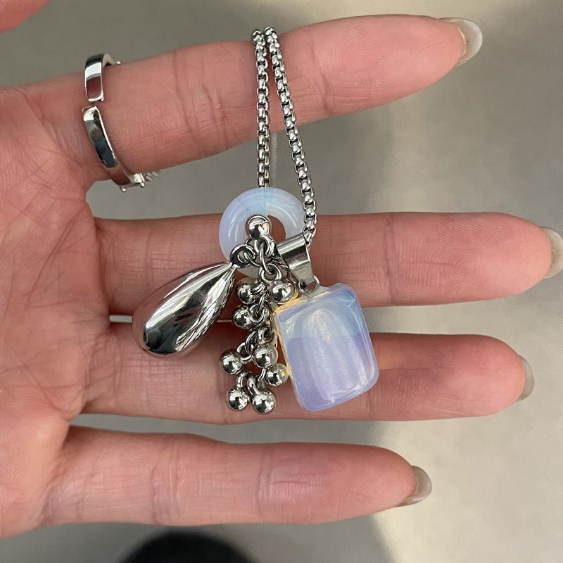 Collier pendentif grappe de raisin en acier titane, personnalité simple, mode polyvalente, niche clavicule haut de gamme_voghion.com