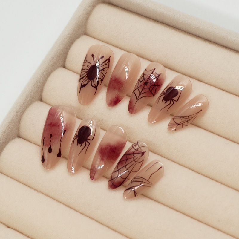 Ragnatele macchiate di sangue che indossano armature, farfalle, toppe per nail art di Halloween_voghion.com