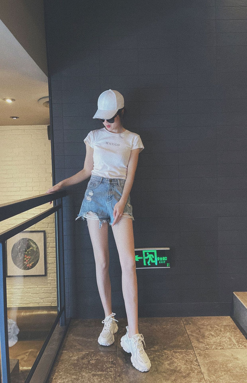 2023 Nouveau printemps et été Daddy Shoes Surface en maille pour femmes Augmentation du cuir fond épais léger all-match chaussures blanches fines respirantes_voghion.com