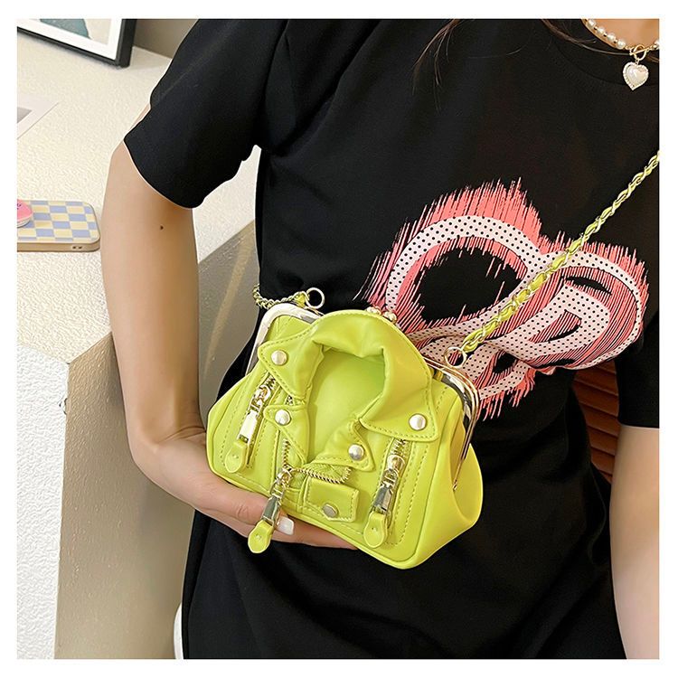Piccola borsa personalizzata per le donne nel 2022, nuovo design di nicchia, borsa per abbigliamento unica, borsa a tracolla con catena ins alla moda_voghion.com