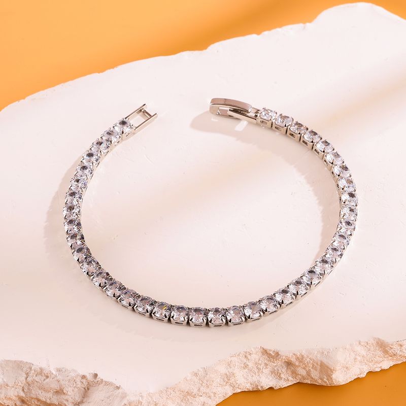 Modisches Zirkonia-Tennisarmband für Damen mit Kristallanhänger, dünnes Designer-Tennisarmband, perfektes Hochzeitsschmuckstück_voghion.com