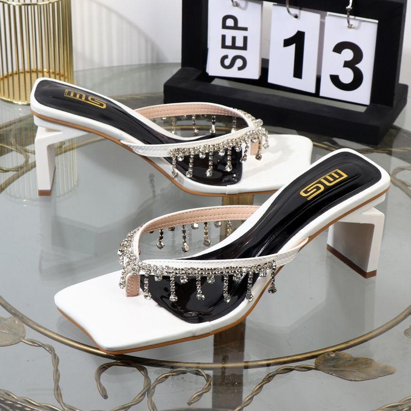 Tongs à chevrons à la mode 2024 avec clips, talons épais, chaînes en strass pour vêtements d'extérieur, pantoufles de mode,_voghion.com