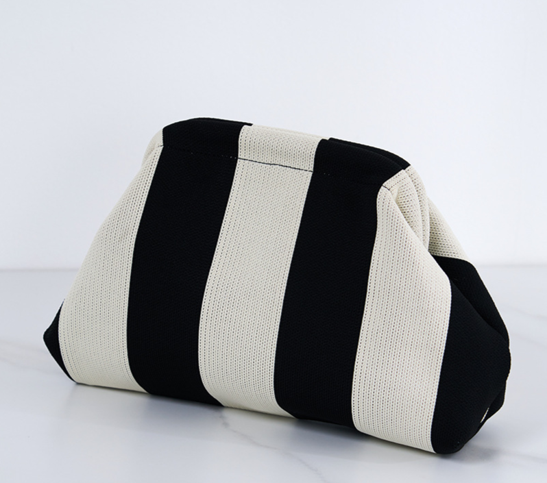 2024 Explosion Borsa da spiaggia a righe da donna Borsa in tessuto a mosca Borsa da pendolare per ragazze Borsa a nuvola a cento strisce Frizione in tessuto a mosca_voghion.com