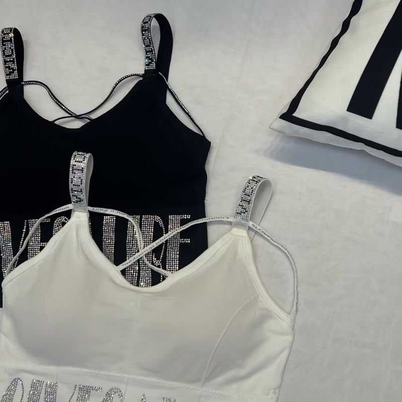 Abbigliamento da donna Nuovo di media lunghezza a forma di U dello stesso stile bellissima tracolla con lettera posteriore avvolgente sul petto tazza in lattice più canotta femminile lavorata a maglia grassa_voghion.com
