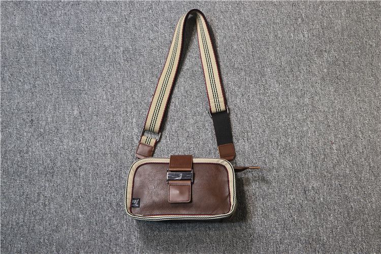 Threebox Outdoor Buckle Hip-Hop Shoulder Bag_voghion.com