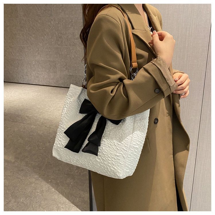 Borsa a mano versione coreana per donna 2022 nuova borsa a tracolla con fiocco di nicchia estiva grande capacità borsa in tela carina singola_voghion.com
