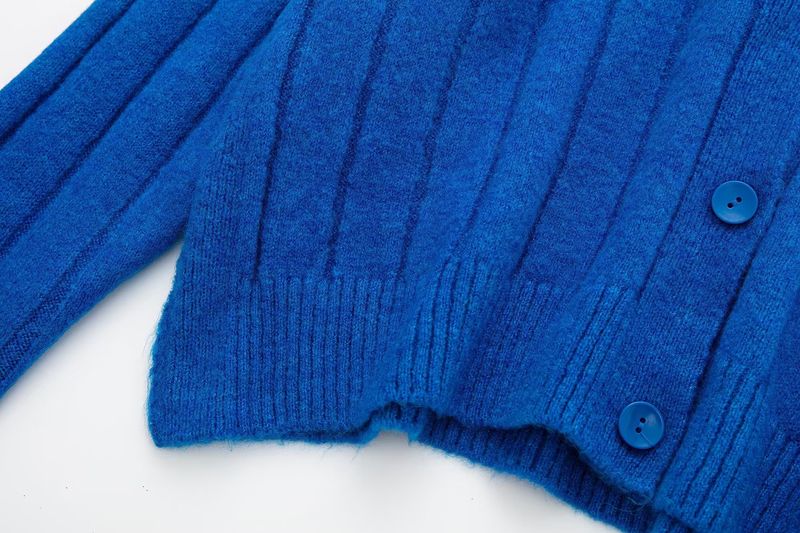 Giacca in maglia a coste con scollo a V e nuova moda da strada autunno/inverno 2024 da donna_voghion.com