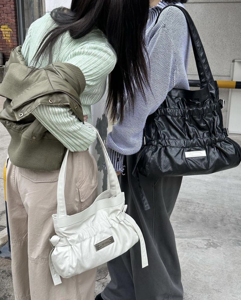 Koreanische Designer INS Mode Mädchen Plissee Design Band Multifunktionale Handtasche_voghion.com