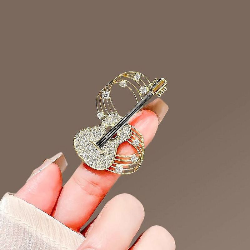 Design Sense Personality Music Note Guitar Brooch High Sense Temperament Clothes Pin New Suit Accessories_voghion.com