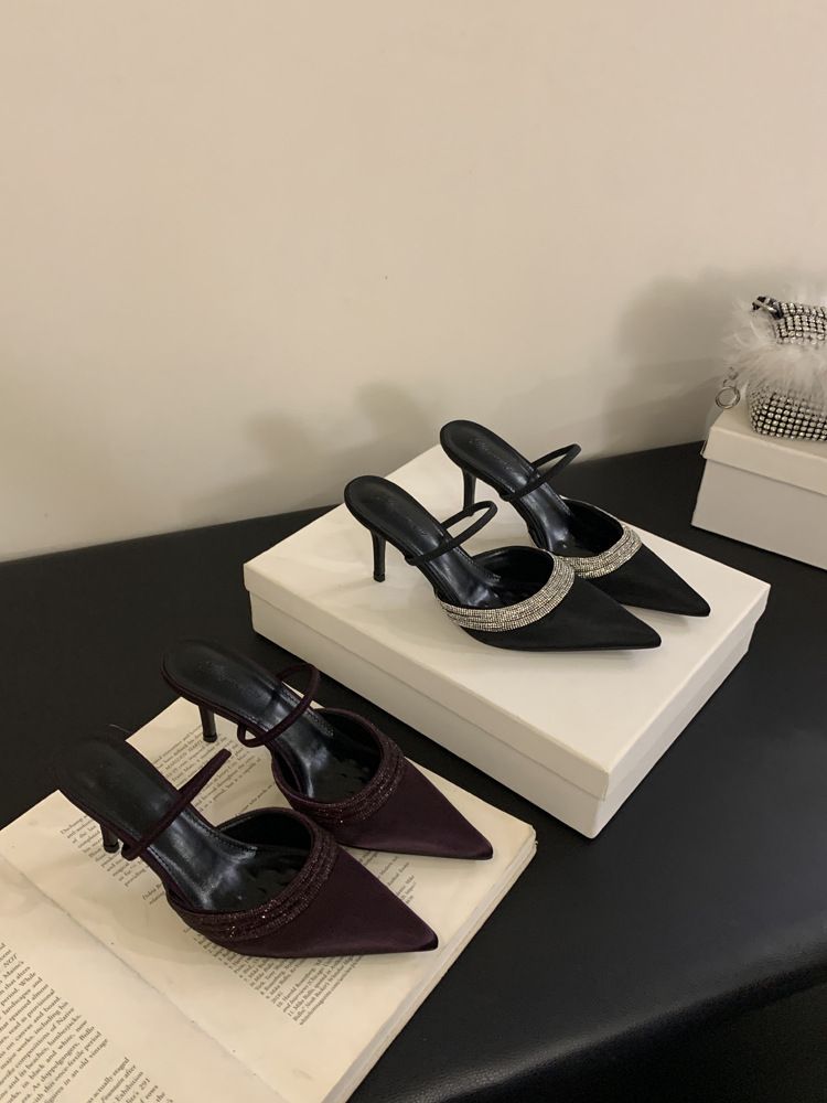 Nya spetsiga strass- och fina klackar med höga klackar, grunda hål, knuthuvud med satinsandaler, halva dragsko för kvinnor_voghion.com