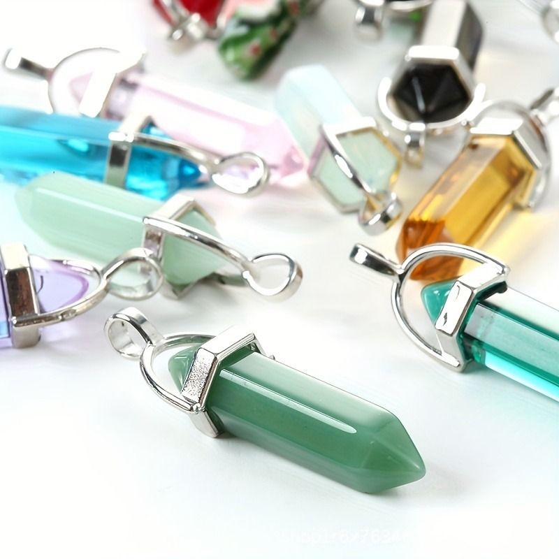 Collana con ciondolo a forma di proiettile esagonale in cristallo naturale - Catena placcata per donna, stile boho chic e minimalista_voghion.com