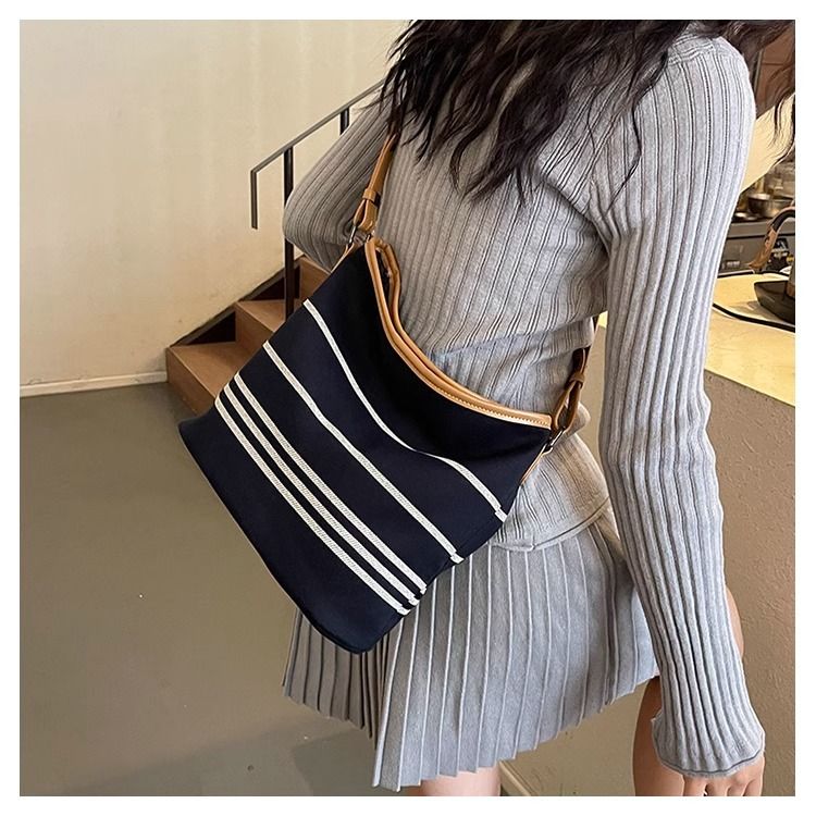 Casual Plaid Bucket Bag 2025 Fall/Winter New Women's Versatile Shoulder Bag Large Capacity_voghion.com