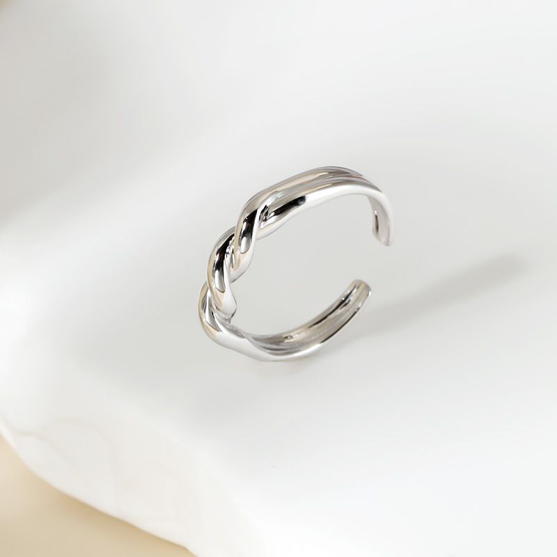 Anello di moda con personalità intrecciata in argento, anello di nicchia femminile versatile, popolare, leggero, di lusso, design_voghion.com