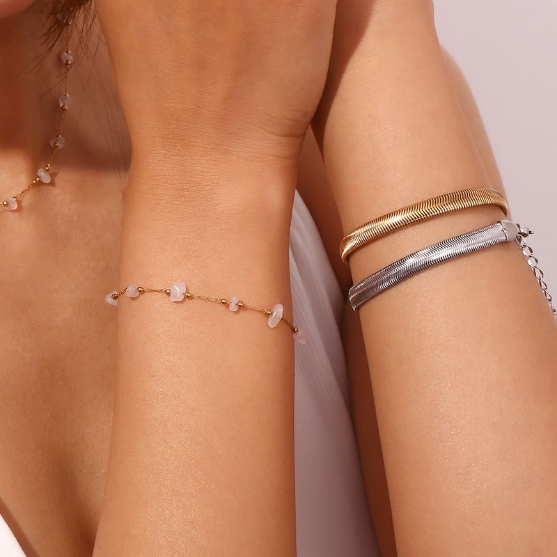 Fashion Niche Eleganter Handschmuck Edelstahl vergoldet dreilagiges Mikro-Intarsien-Herzblumenarmband für Damen_voghion.com
