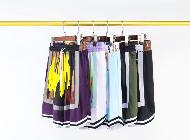 Amerikanische Basketball-Sport-Shorts mit doppellagigem Mesh City Tone Täglich lässig Sommer atmungsaktiv vielseitig Capris_voghion.com