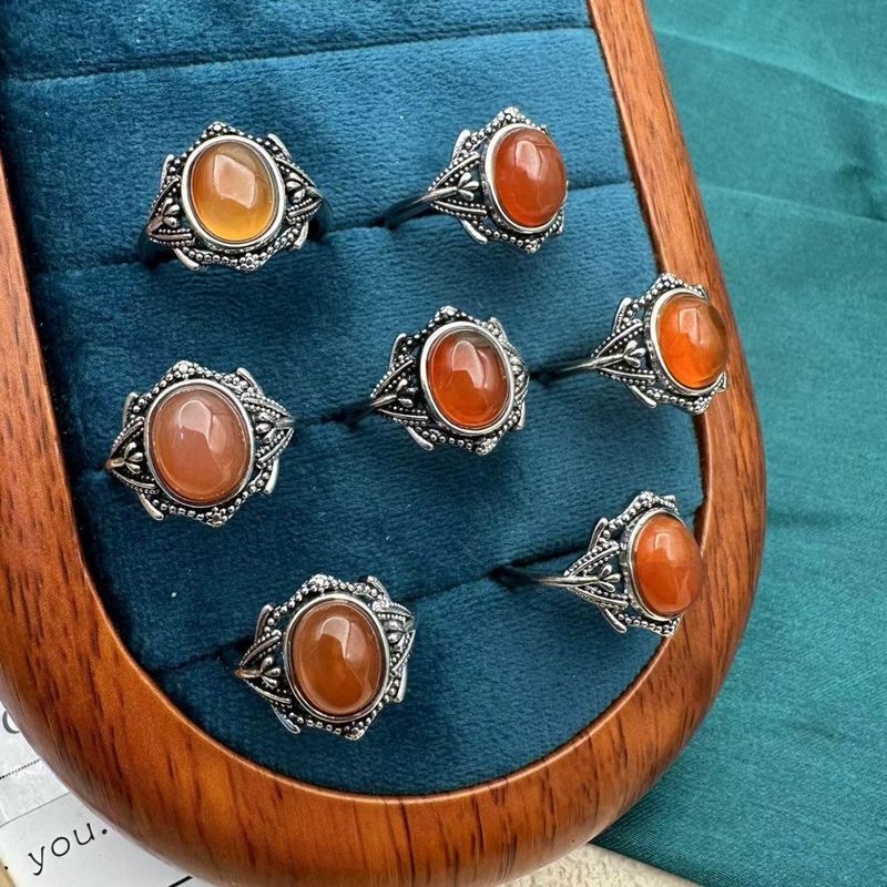 Anello da donna in agata colorata con pietra principale naturale multi-pietra preziosa all'ingrosso, intarsiato con cristallo, di alta qualità._voghion.com