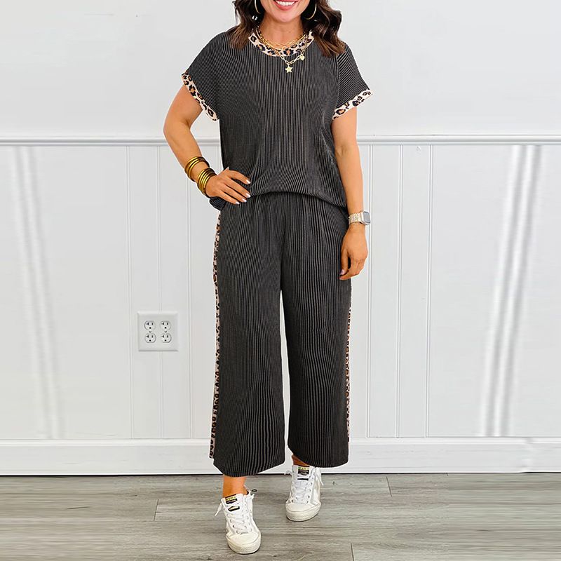 Ensemble deux pièces côtelé à manches courtes, tenue décontractée et polyvalente à imprimé léopard pour femme, nouvelle collection été 2025_voghion.com