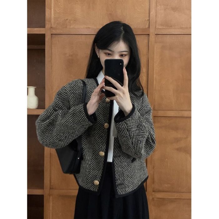 Cardigan corto in tweed stile francese da donna, primavera 2025_voghion.com