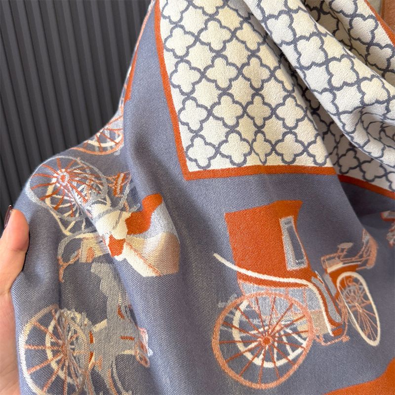 Nuova sciarpa in cashmere autunno e inverno 2024 stile auto d'epoca a contrasto bifacciale personalizzata di alta qualità_voghion.com