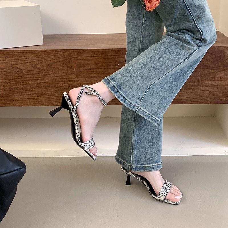 2025 Sommer Neue Mode One Strap Sandalen Feine Ferse Elegante High Heel Offene spitze Hausschuhe Tragen Sie Bequeme Leichte Modische_voghion.com