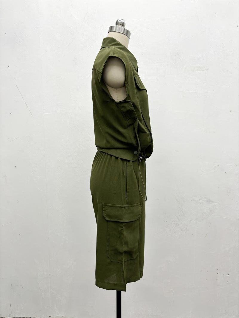 Completo da donna in due pezzi, casual, ampio, tinta unita, con camicia e pantaloncini, colletto rovesciato_voghion.com