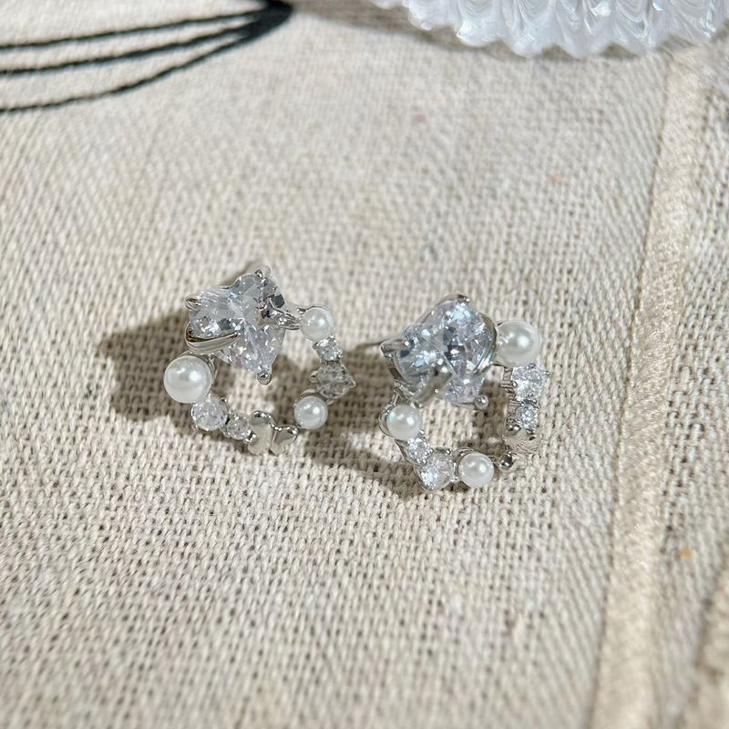 Orecchini da donna con farfalla in zircone coreano, perle e temperamento lussuoso e leggero, sensazione di alta qualità, super scintillanti, novità 2025_voghion.com