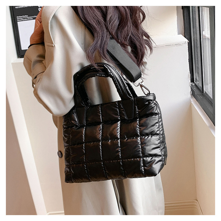 Large Capacity Bag For Women In Autumn And Winter 2023, New Fashionable And Simple Single Shoulder Crossbody Cotton Jacket Bag_voghion.com