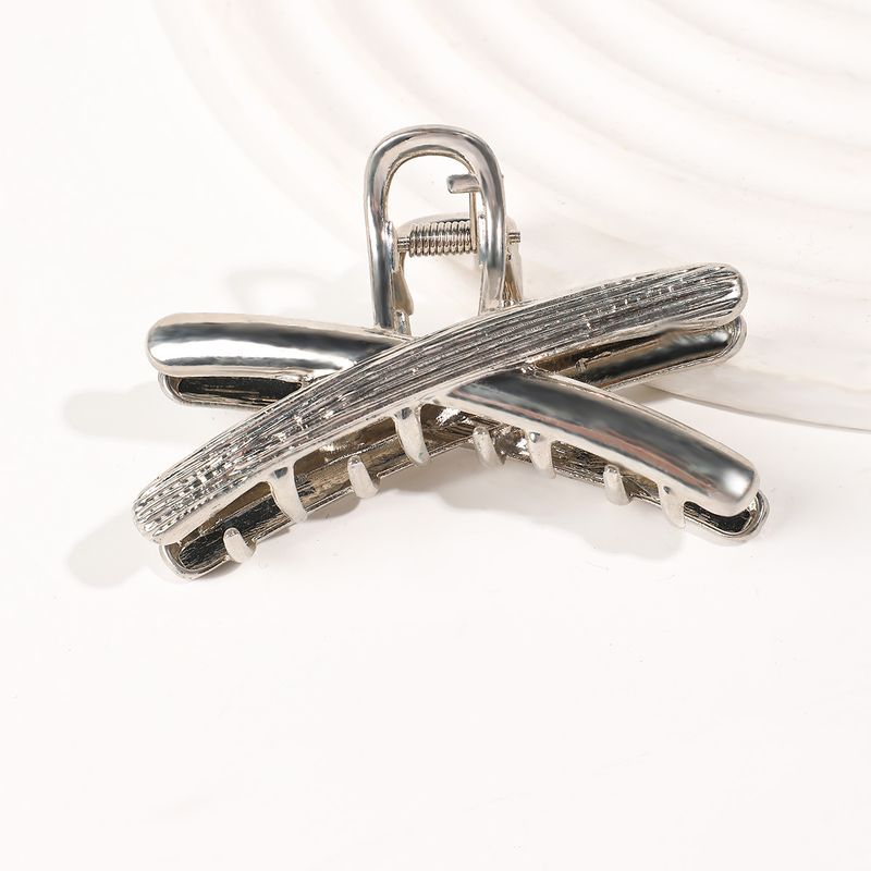 Ästhetischer silberfarbener Metall-Krallenclip - Koreanischer eleganter minimalistischer Hochsteckfrisur-Hai-Clip für den Hinterkopf_voghion.com