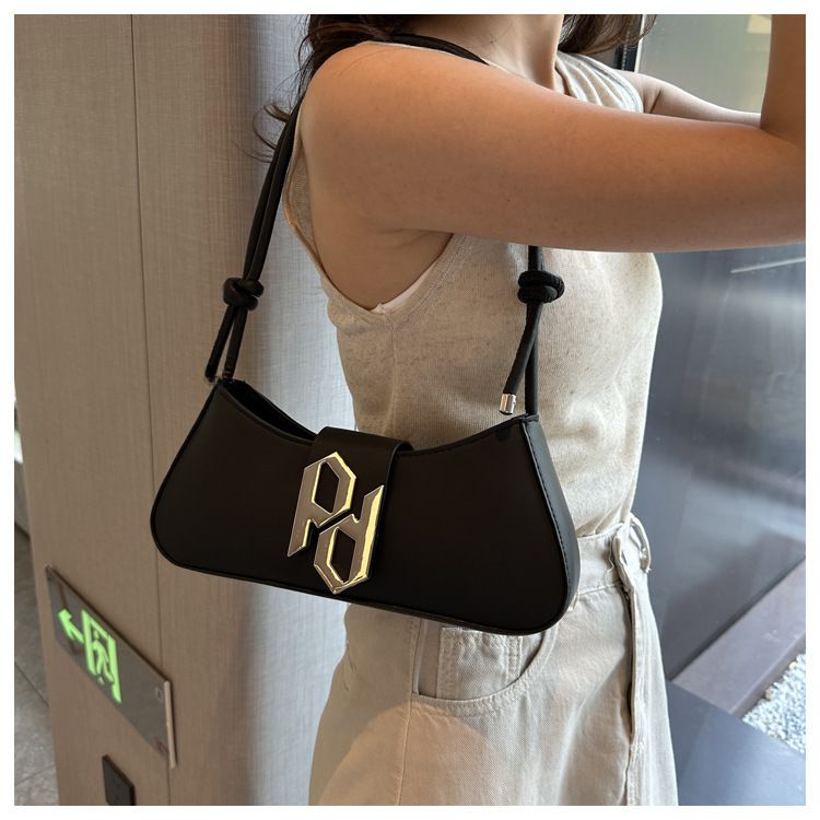 Simple fashion casual shoulder bag niche casual underarm bag 2023 Summer new Korean fashion small square bag_voghion.com