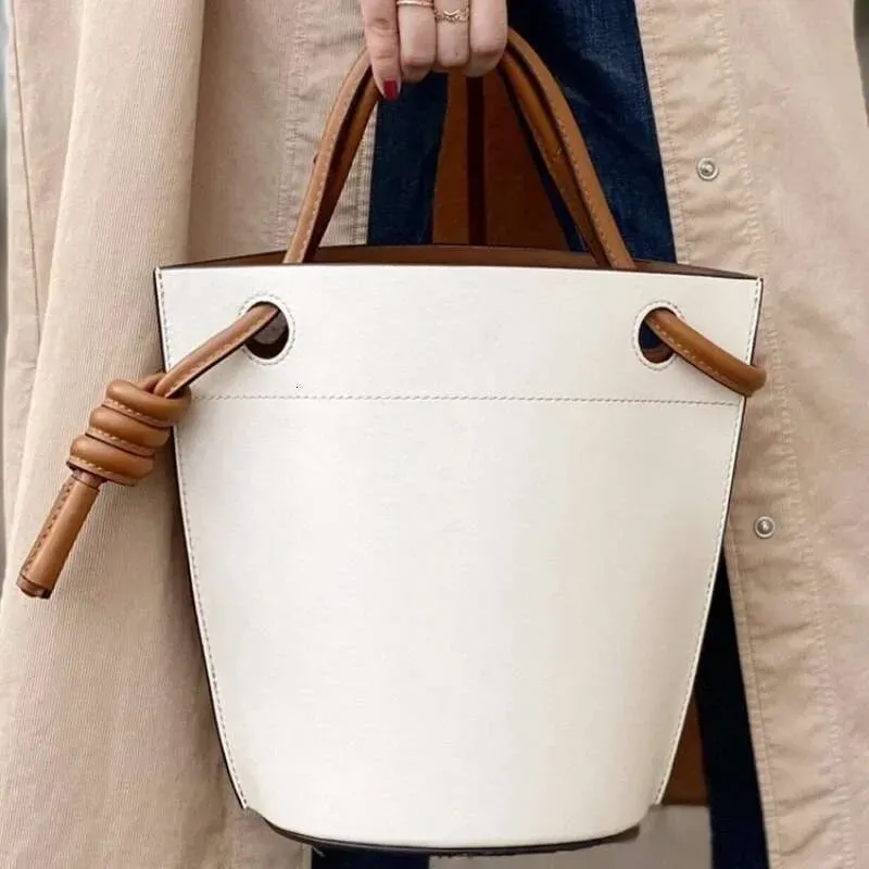 Designer 2025 Nischendesign-Beuteltasche mit Seilknoten, modische und exquisite Unterarmhandtasche, Damentasche mit einer Schulter_voghion.com