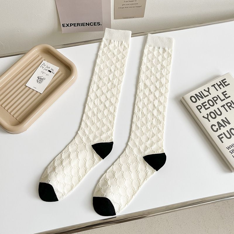 2025d Schwarz-Weiß-Frühlings-Herbst-Damen-Kniehohe Slouch-Ins-Trend-Diamant-Mesh-dünne Baumwollsocken_voghion.com