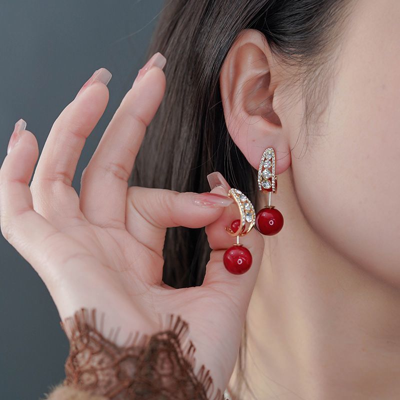 A light luxury design with multiple zircon red pearl for autumn winter, high-end temperament and versatile earrings_voghion.com