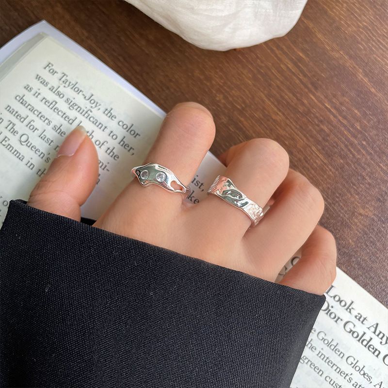 2023 Nuovo anello semplice Anello in argento non sbiadisce, gioielli in stile piccola folla Anello in argento puro semplice e avanzato per le donne_voghion.com
