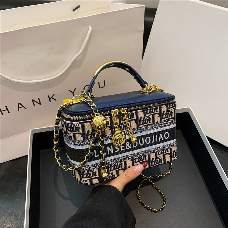 Hochwertige und Nischen-Designer-Box mit Aufdruck für Damen 2024 Neue Pendlertasche mit einer Schulter und kleiner quadratischer Umhängetasche_voghion.com