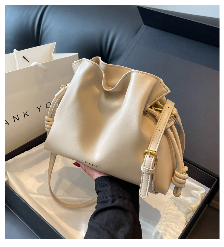 2023 Nuova vendita calda di nicchia Design High-end Borsa a secchiello Borsa da donna di grande capacità Borsa a tracolla semplice urbana_voghion.com