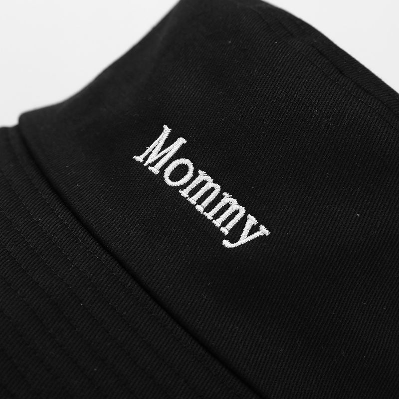 Elegantna, preprosta klobuk z vezenimi črkami za mamo in očeta_voghion.com