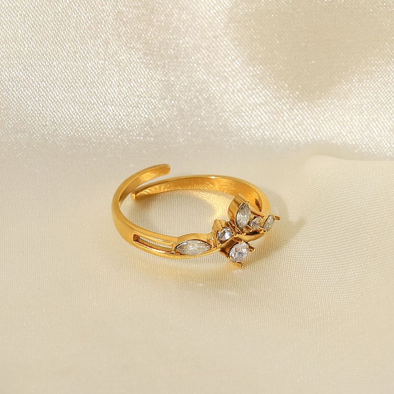 Celebridad de Internet INS con el mismo diseño, anillo de mujer de circonita cúbica blanca irregular bañado en oro de acero inoxidable_voghion.com