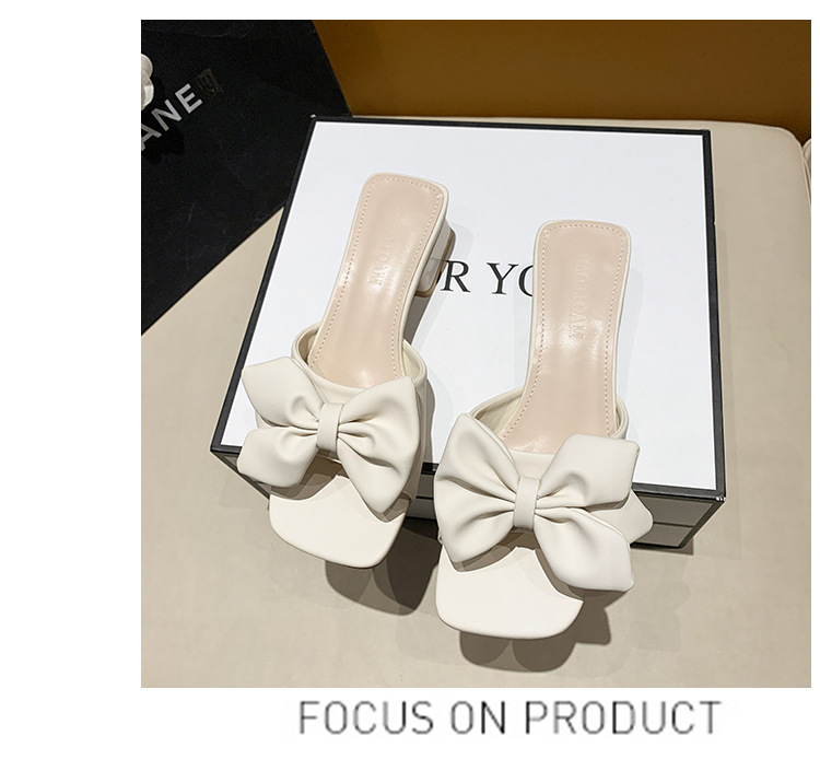 Õrna tuulega paksu kontsaga lipsuga sandaalid ja sussid 2023. aasta kevad- ja suveks. Uued prantsuse stiilis plätud seelikuga kingadega._voghion.com