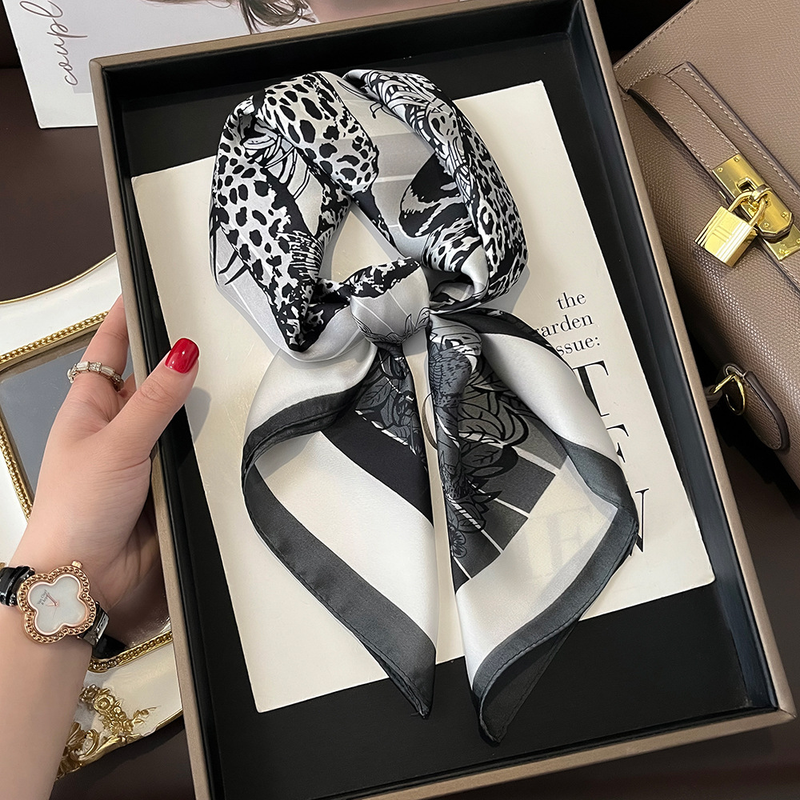 2023 Autunno 70 cm Sciarpa con stampa geometrica semplice Sciarpa quadrata media Sciarpa da donna in raso con fascia_voghion.com