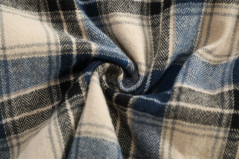 Herrenbekleidung, kontrastfarbenes Karo-Langarmhemd mit kontrastfarbenem Besatz, entspannte Passform, lässiges Streetwear-Hemd mit Knopfleiste im Used-Look für den Herbst_voghion.com