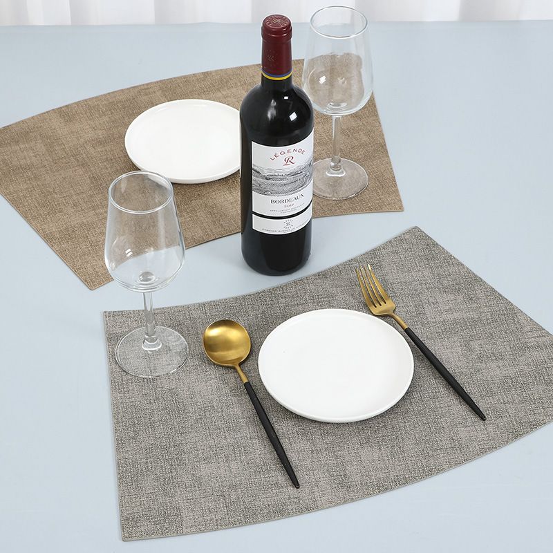 Set de table en cuir et tissu en forme d'éventail, double face, résistant à l'huile et à l'eau, isolant, pour table ronde d'hôtel, style occidental_voghion.com