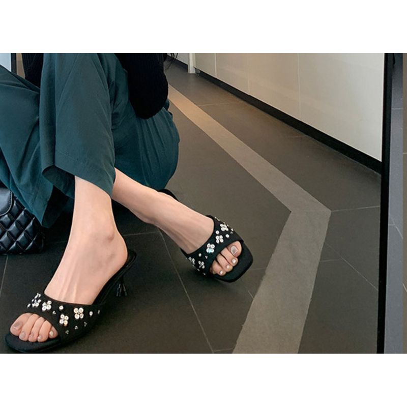 Pantofole da donna con tacco piccolo, stile celebrità, con testa quadrata, in raso e strass a petalo, 2025, nuova moda primaverile, versatili e squisite._voghion.com