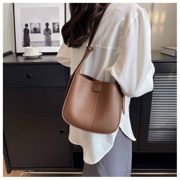Borse da donna Le borse piccole più popolari di quest'anno per le donne, la nuova borsa a tracolla monospalla versatile primavera ed estate, la borsa a secchiello per la mamma_voghion.com