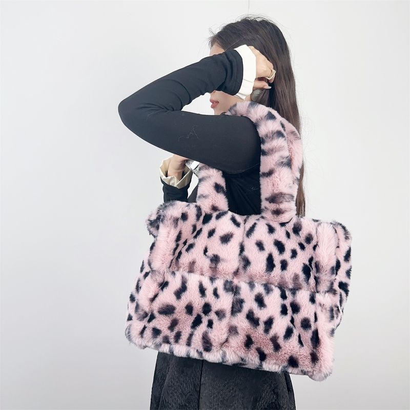 Borsa tote in pelliccia sintetica con stampa leopardata per donna: elegante borsa a tracolla con chiusura magnetica, grande capacità, accessorio alla moda invernale_voghion.com