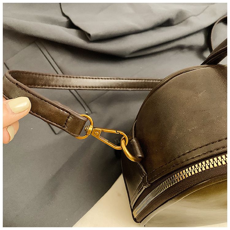 Borsa a tracolla singola coreana in pelle PU di alta qualità, a forma di cuore, quadrata piccola, autunno e inverno 2024_voghion.com