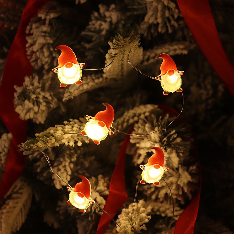 Lichterkette mit rotem Weihnachtsmann-Hut für drinnen und draußen_voghion.com