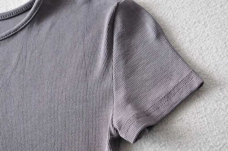 Maglietta corta da donna, vestibilità attillata, taglio con ombelico scoperto, manica corta, cotone filato, scollatura piccola elastica,_voghion.com